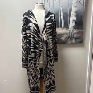 Cupio Geometric Black and Cream Cardigan